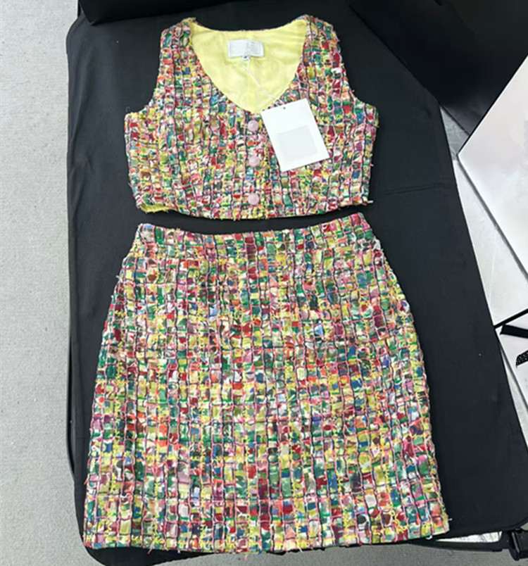 Summer Clothing In Winter - Ensemble jupe et débardeur tricoté coloré