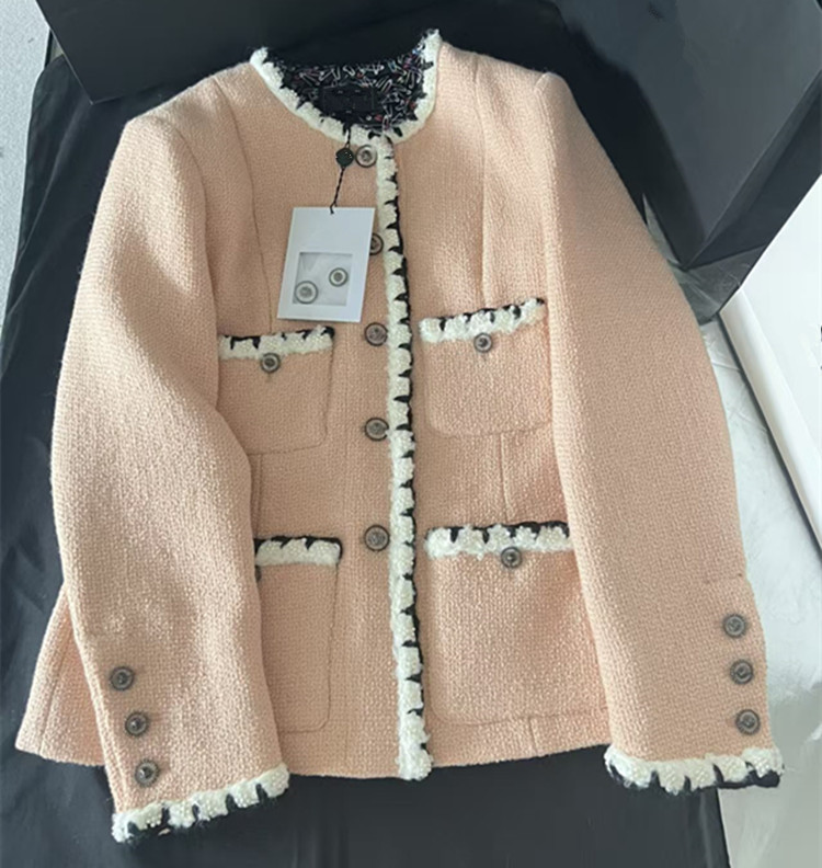 Summer Clothing In Winter - Ensemble jupe et manteau en tweed
